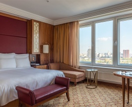 Номер Делюкс с одной большой кроватью в МонАрх Москва Отель 5*