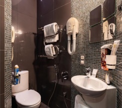 Одноместный улучшенный номер с балконом в Martin Hotel