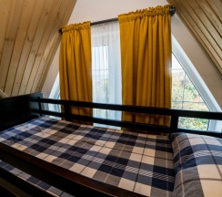 303 - Четырехместный мансардный номер с боковым видом на море в Азов Инн