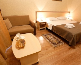 Стандарт с двуспальной кроватью и софой в Гранд Лион