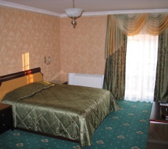 Делюкс в Императоръ