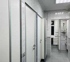 Кровать в мужском номере c 5 двухъярусными кроватями (удобства на этаже) в Темпер прайд