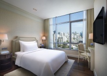 Люкс с 3 комнатами с балконом в Oriental Residence Bangkok