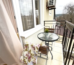 Трехместный комфорт с балконом (4 этаж) в Атриум