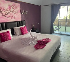 Двухместный номер Standard с балконом двуспальная кровать в Samui Green Hotel