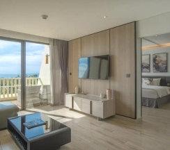 Двухместный люкс Paradox c 1 комнатой с видом на море двуспальная кровать в Paradox Resort Phuket