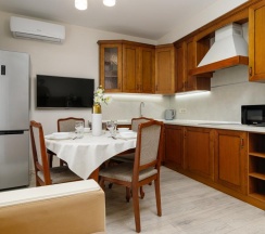 4-местные апартаменты люкс с балконом, вид на горы (#135) в Geo Apart