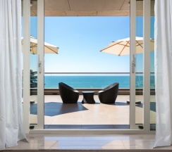 Номер Terrace Suite, с видом на море, с террасой, гостиной  - с двуспальной кроватью в Swissotel Resort Сочи Камелия