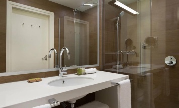 Стандартный номер с видом в атриум в DoubleTree by Hilton Moscow-Vnukovo Airport