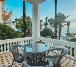 Апартаменты с 3 комнатами с видом на море в Нарт