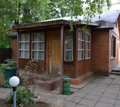 Коттедж с красивым видом из окна в Спутник