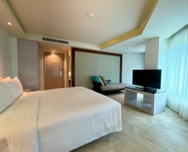 Двухместный номер Superior двуспальная кровать в Отель Zenmaya Oceanfront Phuket, Trademark Collection by Wyndham