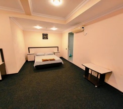 Номер комфорт улучшенный с 1 двуспальной кроватью в Гравитация