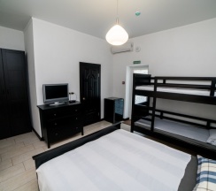 102 - Четырехместный номер с террасой в Азов Инн