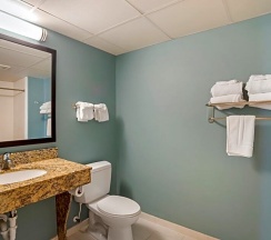 Четырёхместный номер Standard с балконом в Best Western Plus Ocean City