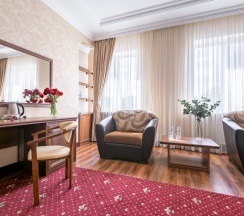 Двухместный семейный полулюкс с видом на город двуспальная кровать в Театр