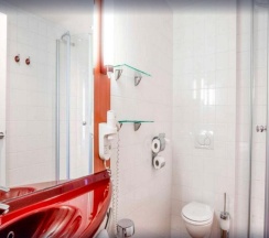 Двухместный номер Comfort двуспальная кровать в Leonardo Hotel Salzburg City Center