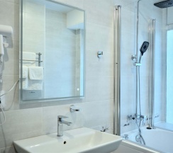 №4. Семейный номер с двуспальной кроватью, диваном и видом на Байкал в Прибой