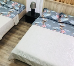 Комната стандарт семейная с 2 двуспальными кроватями в Сан бах, гостевой дом