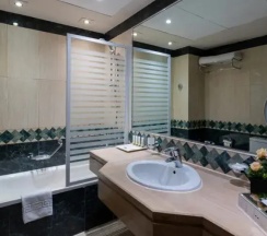 Двухместный люкс Executive Deluxe (двуспальная кровать) в Triumph Plaza Hotel