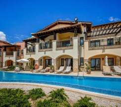 Двухместный номер Deluxe с видом на море двуспальная кровать в Aphrodite Hills Hotel