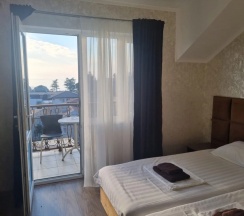 Двухместный номер Standard с балконом 2 отдельные кровати в Ахра