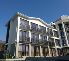 Люкс с балконом и с видом на горы в Гега