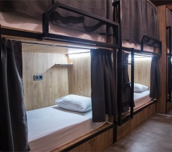 Шестиместный номер с двухъярусными кроватями (без окна) в Arctik Room