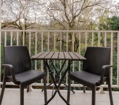 Шестиместный номер Семейный Комфорт с красивым видом из окна в Литфонд