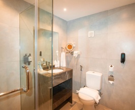 Двухместный номер Deluxe (2 отдельные кровати) в BM Beach Hotel