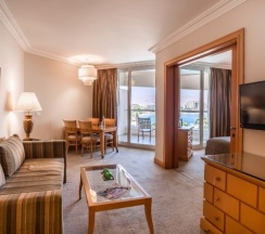 Люкс Deluxe с балконом и с видом на бассейн в Hotel Aria