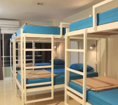 Кровать в общем номере (женский номер) в Ananas Phuket Central Hostel