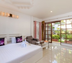 Семейный люкс с балконом в Club Bamboo Boutique Patong Beach Resort
