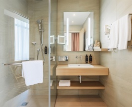 Номер Classic, с видом на море - с двуспальной кроватью в Mercure Sochi Centre