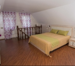 Апартаменты Superior с балконом и с красивым видом из окна в Усадьба Коноваловых