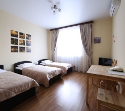Стандартный трехместный номер в Smart People Eco Home