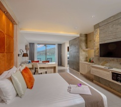 Двухместный Jacuzzi полулюкс с видом на море двуспальная кровать в Cape Sienna Gourmet Hotel & Villas