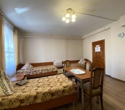 Кровать в 3-местном общем номере (с завтраком) в Ксеаль
