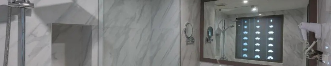 Двухместный номер Superior с балконом и с видом на сад двуспальная кровать в Chanalai Flora Resort, Kata Beach