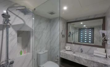 Двухместный номер Superior с балконом и с видом на сад 2 отдельные кровати в Chanalai Flora Resort, Kata Beach