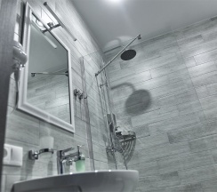 Стандартный двухместный номер с двуспальной кроватью (8) в July hotel