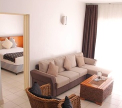 Апартаменты c 1 комнатой с балконом в The Melanesian Port Vila Hotel