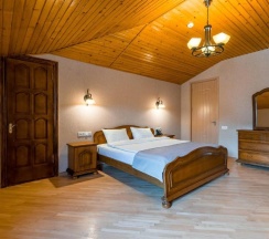 Двухместный номер Standard с видом на город двуспальная кровать в Imperial House Hotel