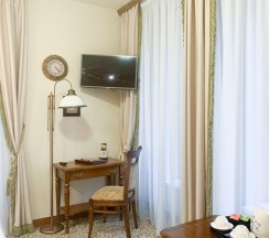 Номер улучшенный с 1 двуспальной кроватью в Барский флигель