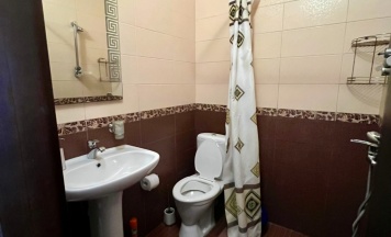 Трехместный номер с двуспальной и односпальной кроватями в Ахиллес