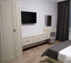 Номер полулюкс улучшенный с 1 двуспальной кроватью Жемчужина Кавказа в Ночной квартал