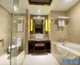 Двухместный семейный номер Standard с видом на море двуспальная кровать в Jinghai Hotel & Resort