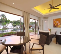 Двухместный люкс Deluxe с частичным видом двуспальная кровать в Laguna Villas Boutique Hotel