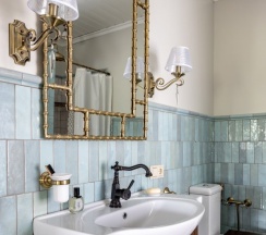 Двухместный люкс двуспальная кровать в Пестово подворье