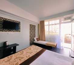 Трёхместный Комфорт с балконом в Уральские самоцветы